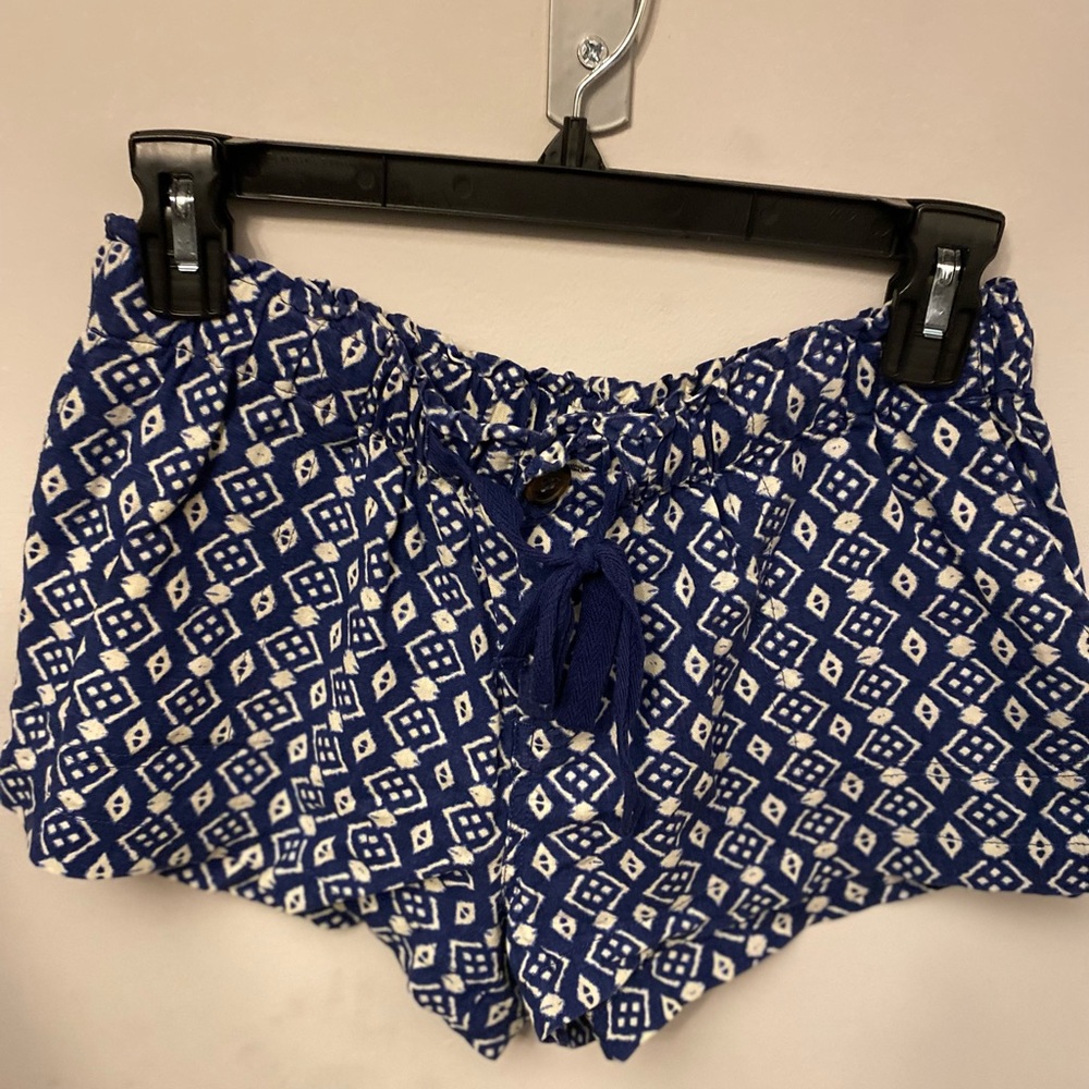 Navy blue patterned flowy shorts, small